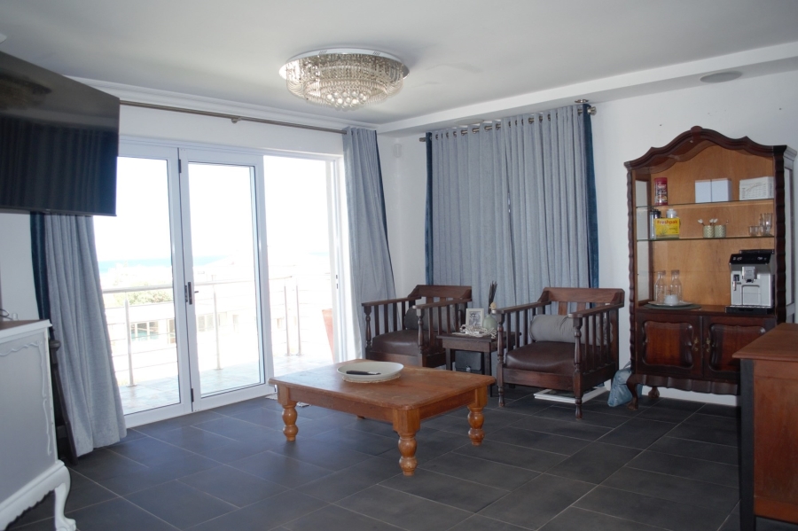 6 Bedroom Property for Sale in Perlemoenbaai Western Cape